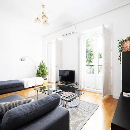 Bright Apartment In Historical City Center Madrid Bagian luar foto