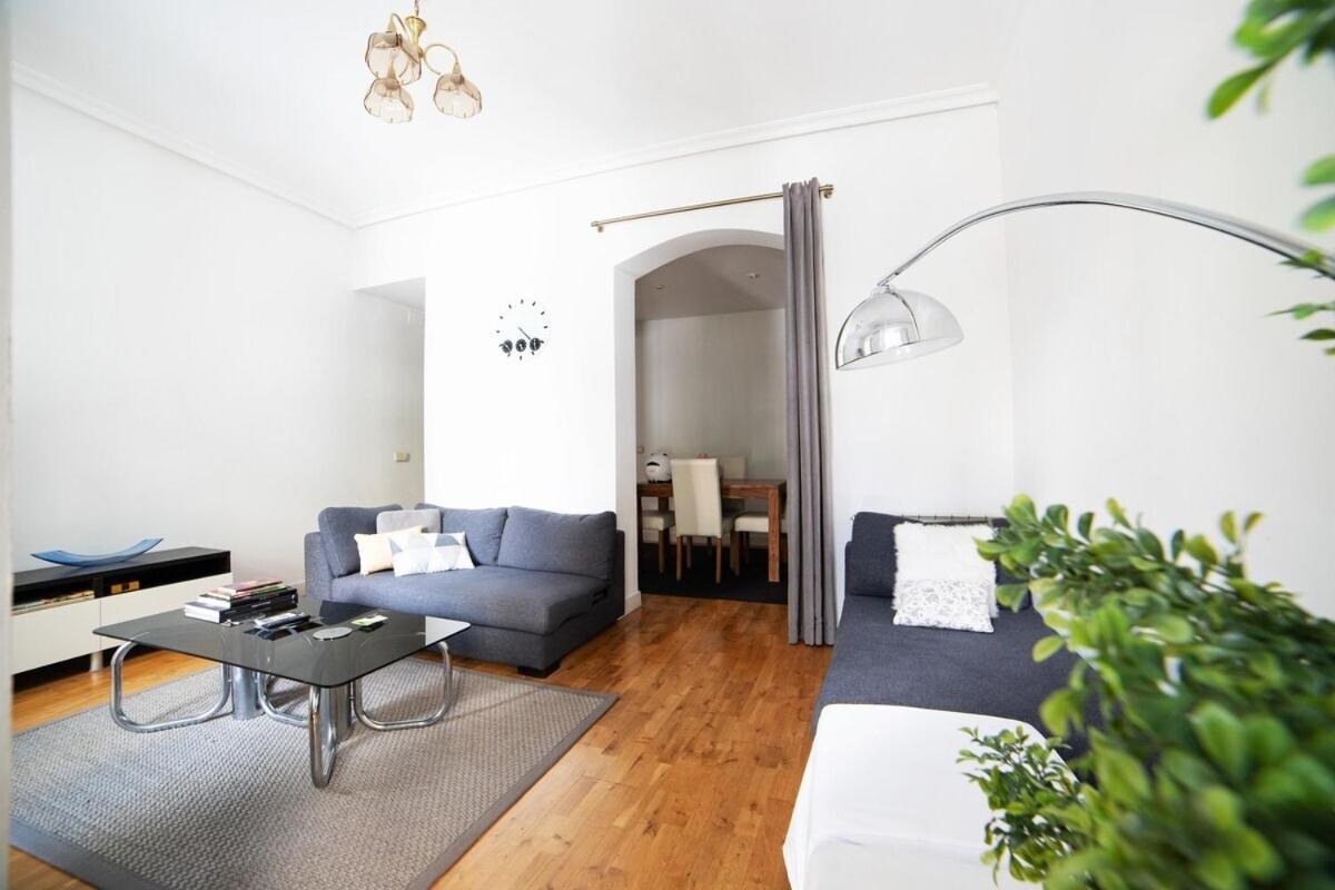 Bright Apartment In Historical City Center Madrid Bagian luar foto