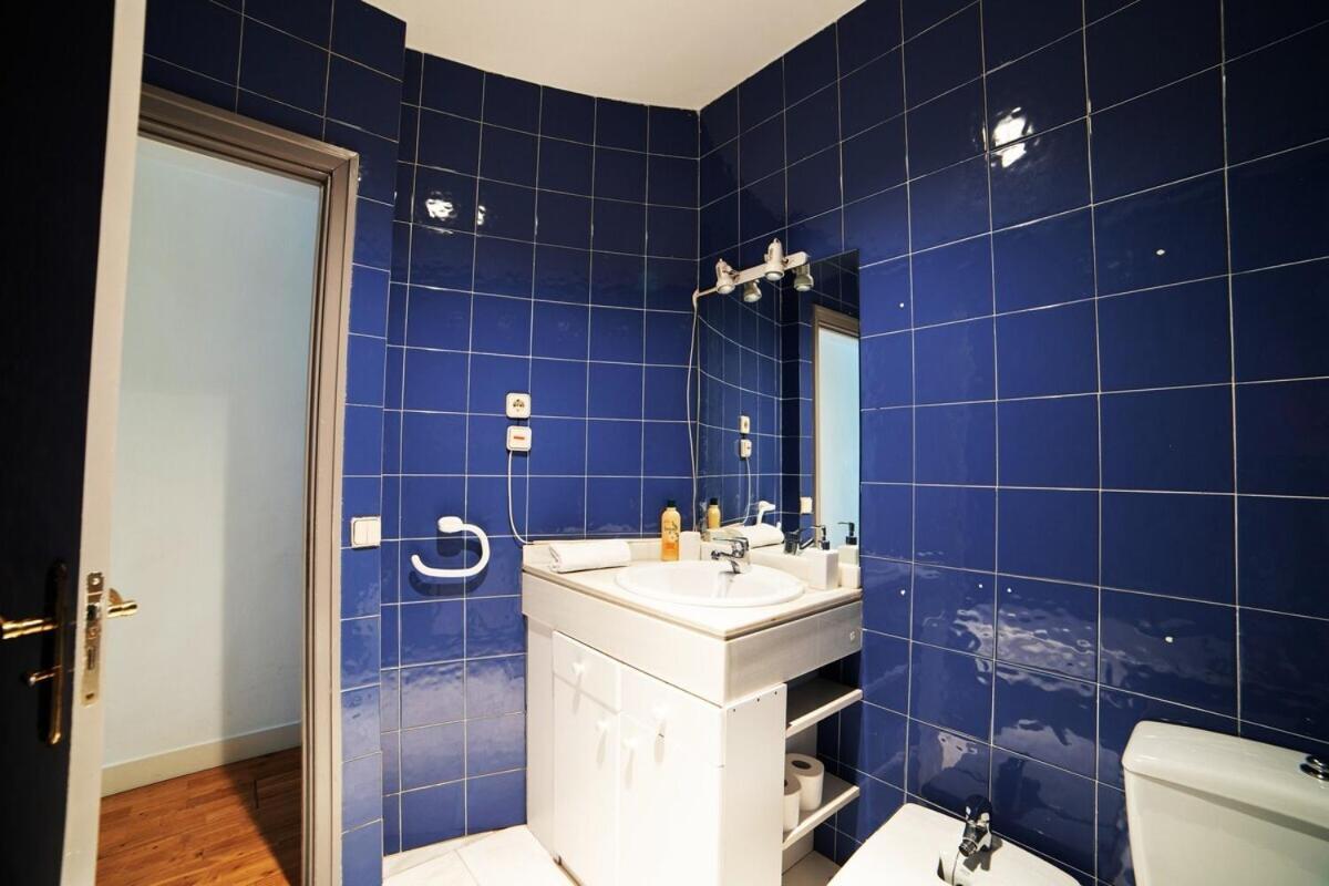 Bright Apartment In Historical City Center Madrid Bagian luar foto