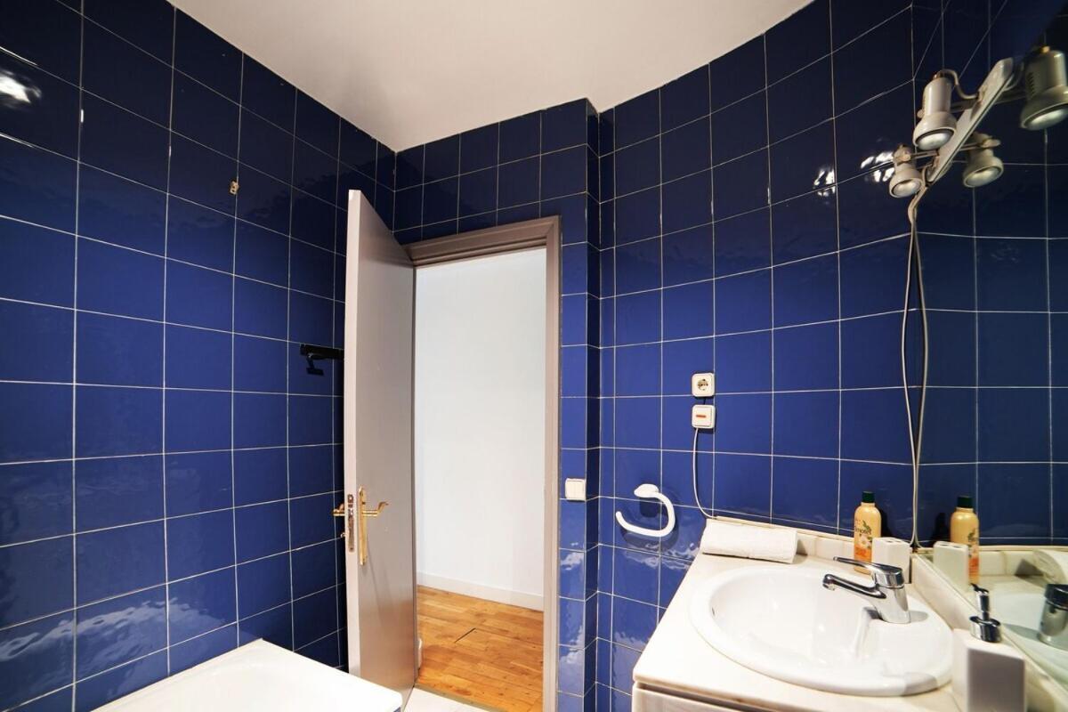 Bright Apartment In Historical City Center Madrid Bagian luar foto