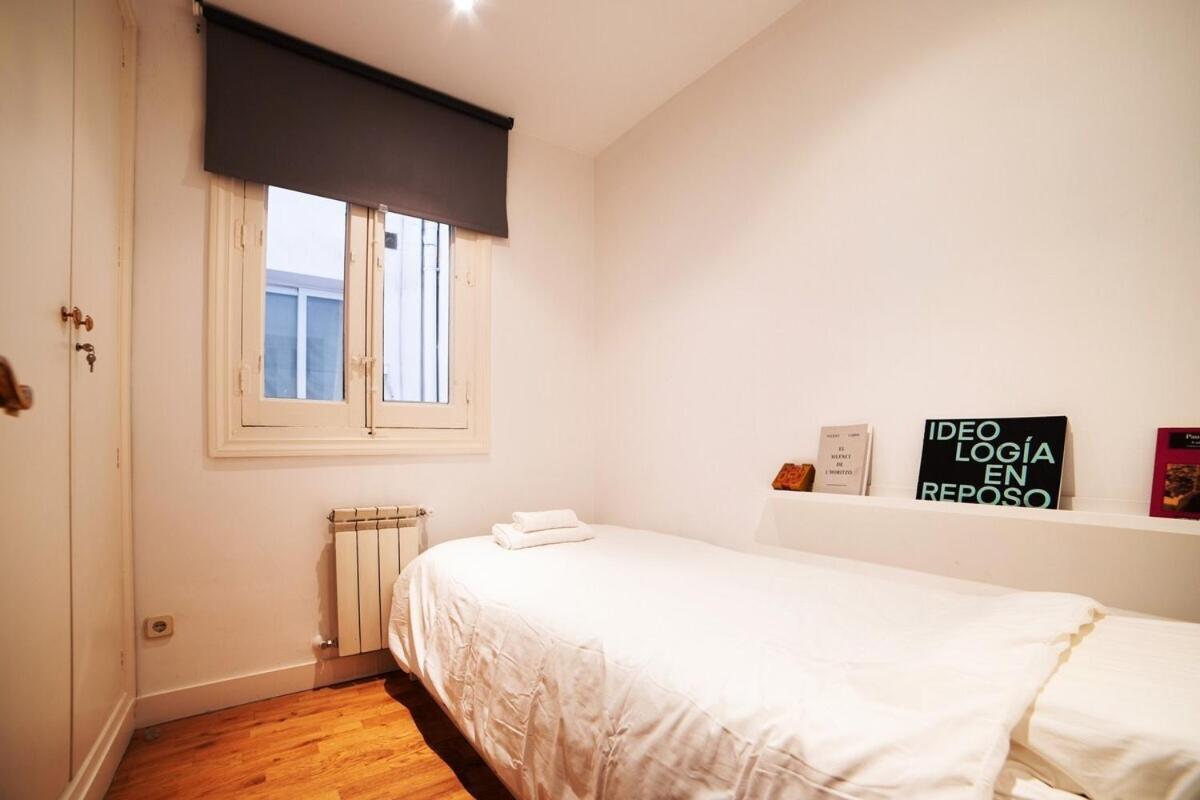 Bright Apartment In Historical City Center Madrid Bagian luar foto