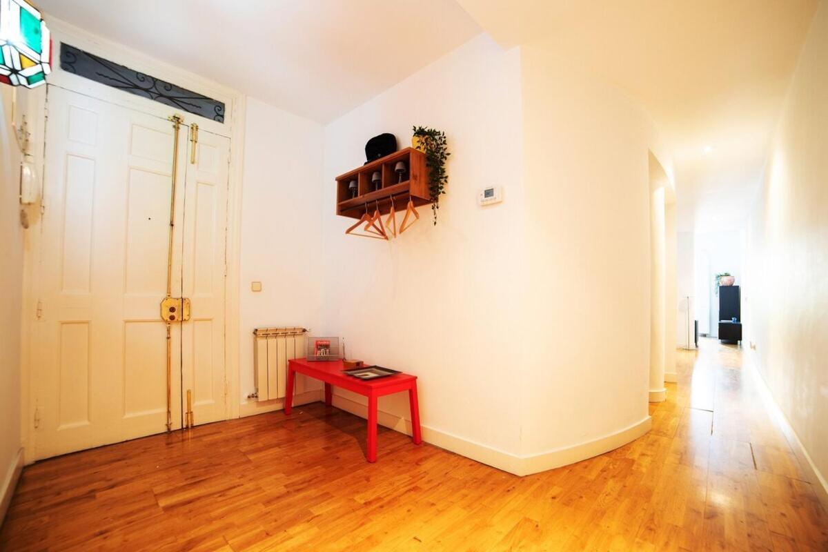 Bright Apartment In Historical City Center Madrid Bagian luar foto