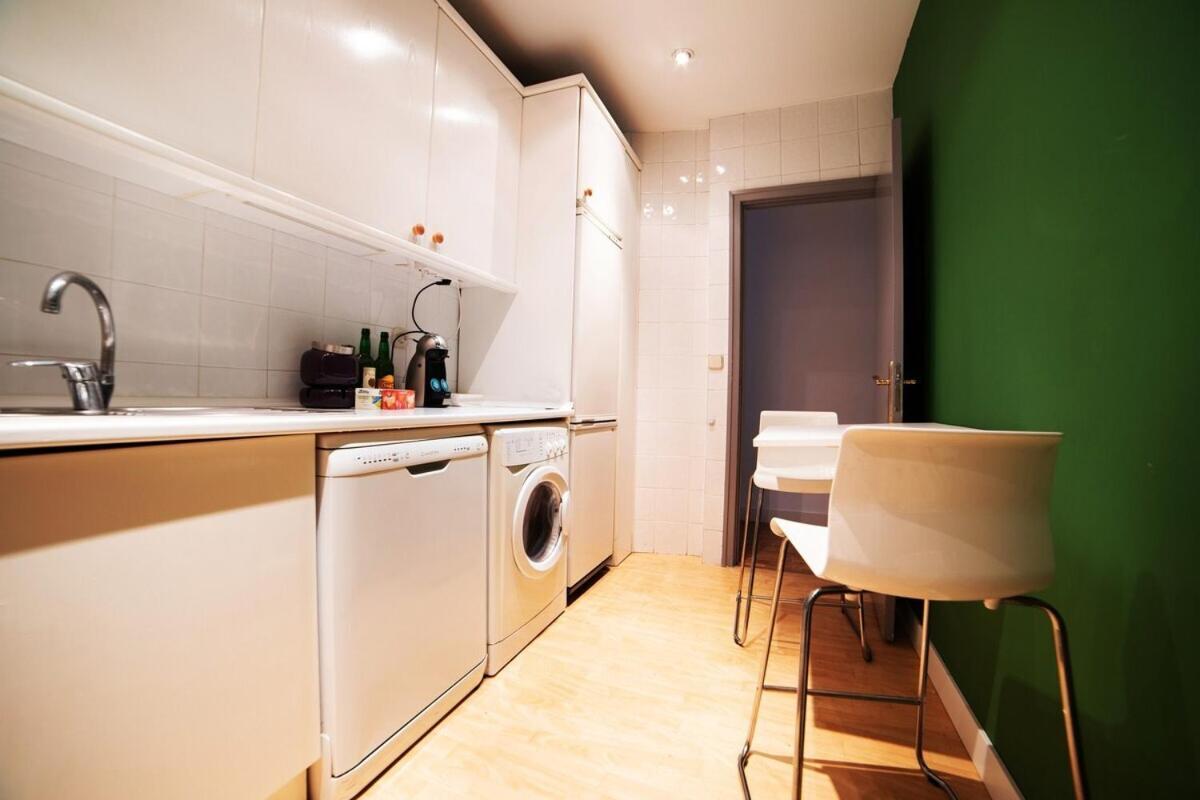 Bright Apartment In Historical City Center Madrid Bagian luar foto